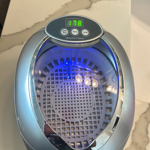 Brookstone Ultrasonic Jewelry Cleaner and DVD Cleaner. Like New Condition. - Picture 5 of 5